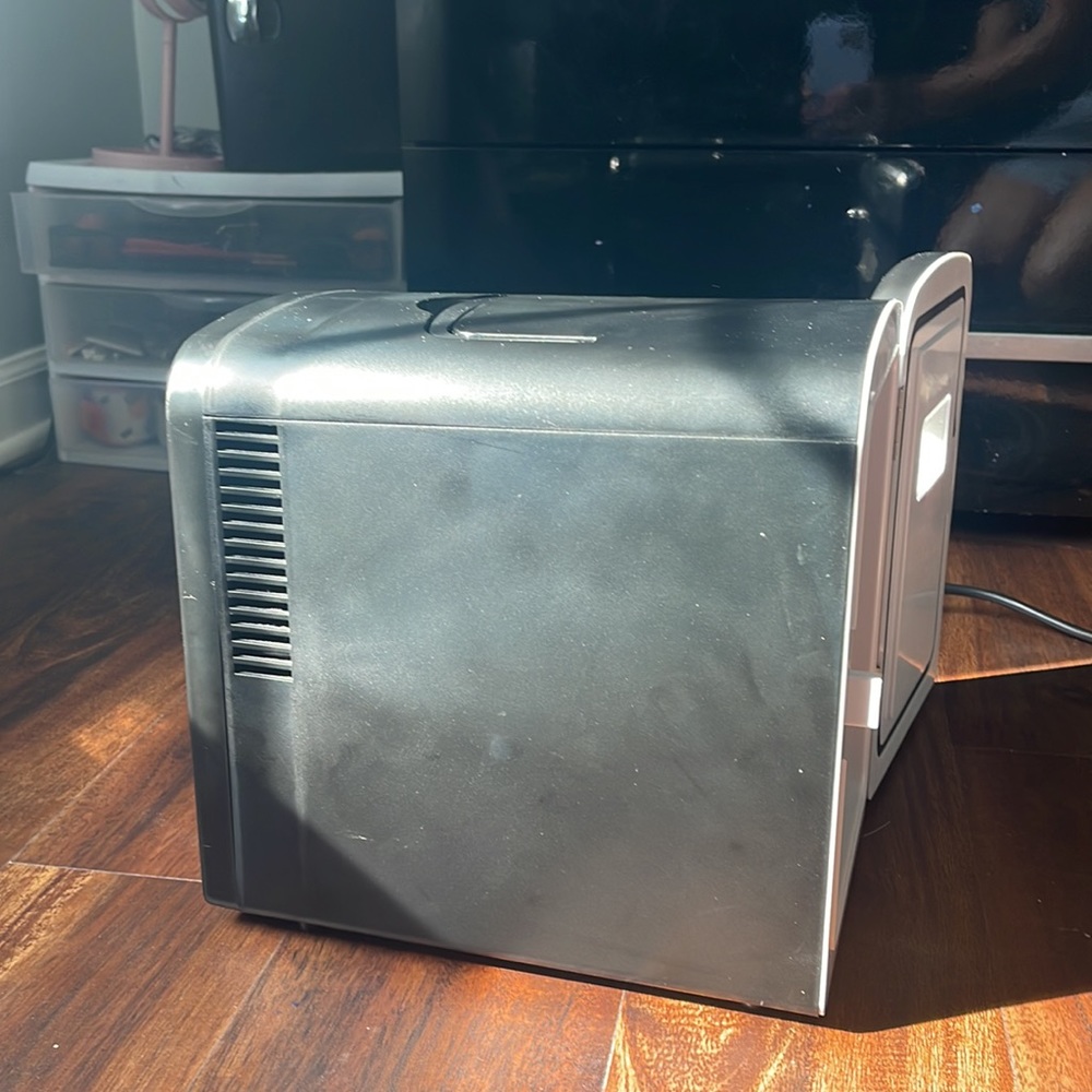 Mini fridge - Picture 4 of 5